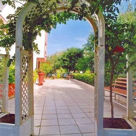 Aparthotel Knossos 2*